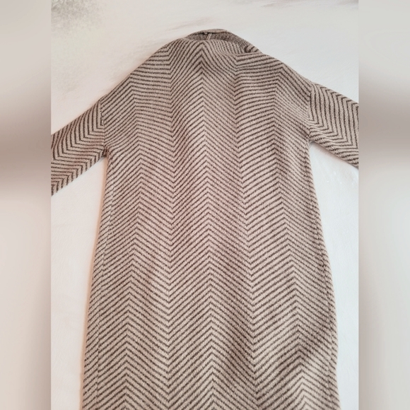 Long Herringbone Sweater Size XS - Picture 2 of 5